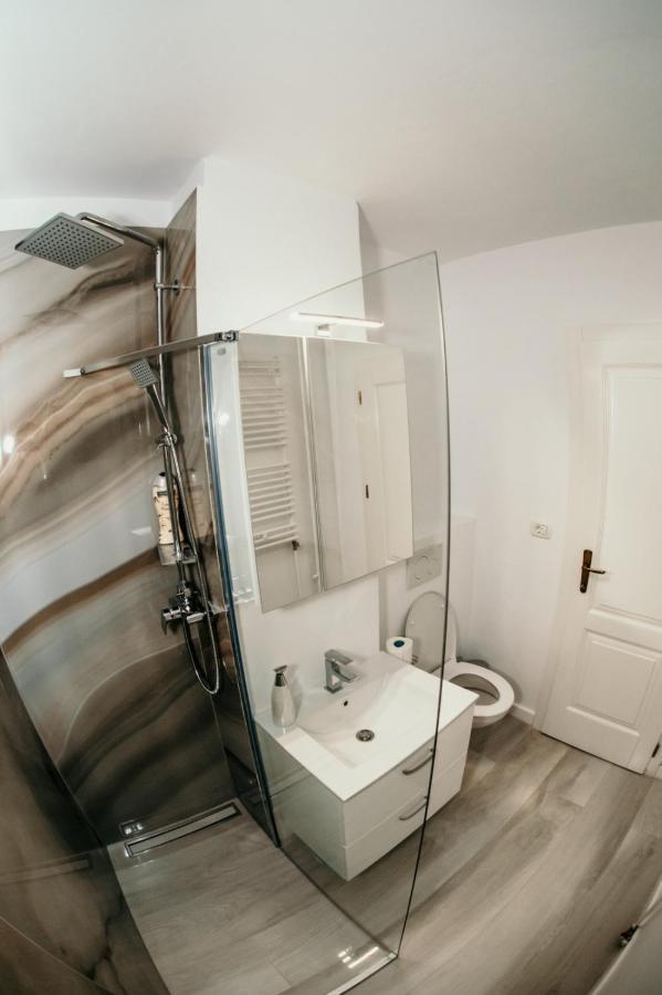 Apartament De Lux Ultramodern In Zona Centrala ทิมิชัวรา ภายนอก รูปภาพ