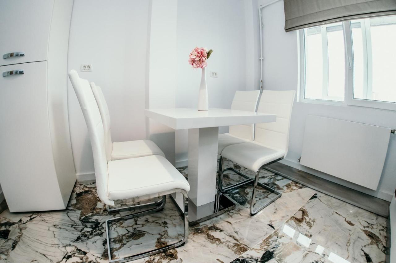 Apartament De Lux Ultramodern In Zona Centrala ทิมิชัวรา ภายนอก รูปภาพ