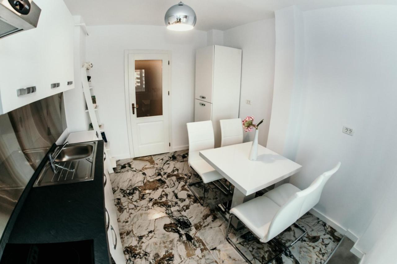 Apartament De Lux Ultramodern In Zona Centrala ทิมิชัวรา ภายนอก รูปภาพ
