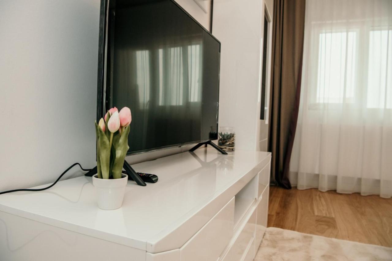 Apartament De Lux Ultramodern In Zona Centrala ทิมิชัวรา ภายนอก รูปภาพ