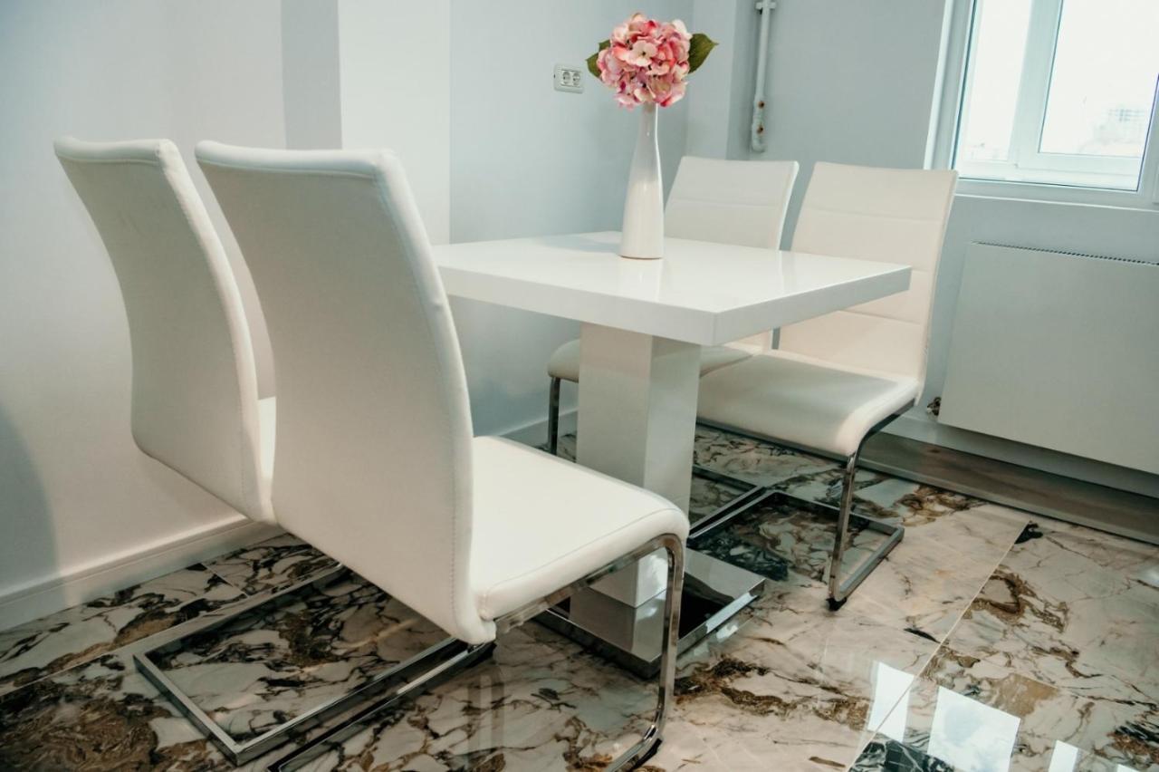 Apartament De Lux Ultramodern In Zona Centrala ทิมิชัวรา ภายนอก รูปภาพ