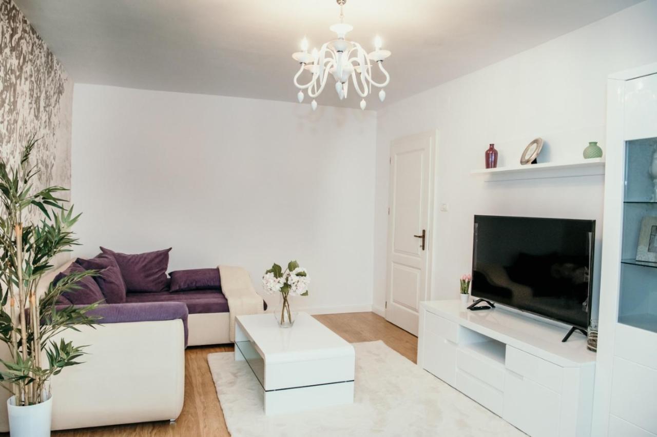 Apartament De Lux Ultramodern In Zona Centrala ทิมิชัวรา ภายนอก รูปภาพ